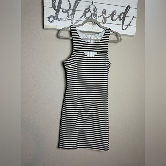 Olsenboye - Womeb’s black / white textured stripe dress - Picture 10 of 11